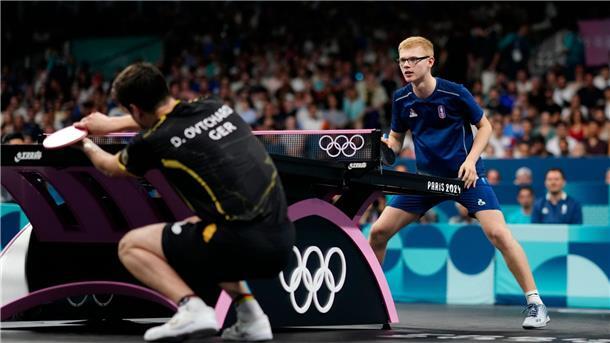 Deutsche Ära vorbei? Der neue Boll kommt aus Frankreich Duell der Generationen: Dimitrij Ovtcharov und Felix Lebrun bei den Olympischen Spielen in Paris.
