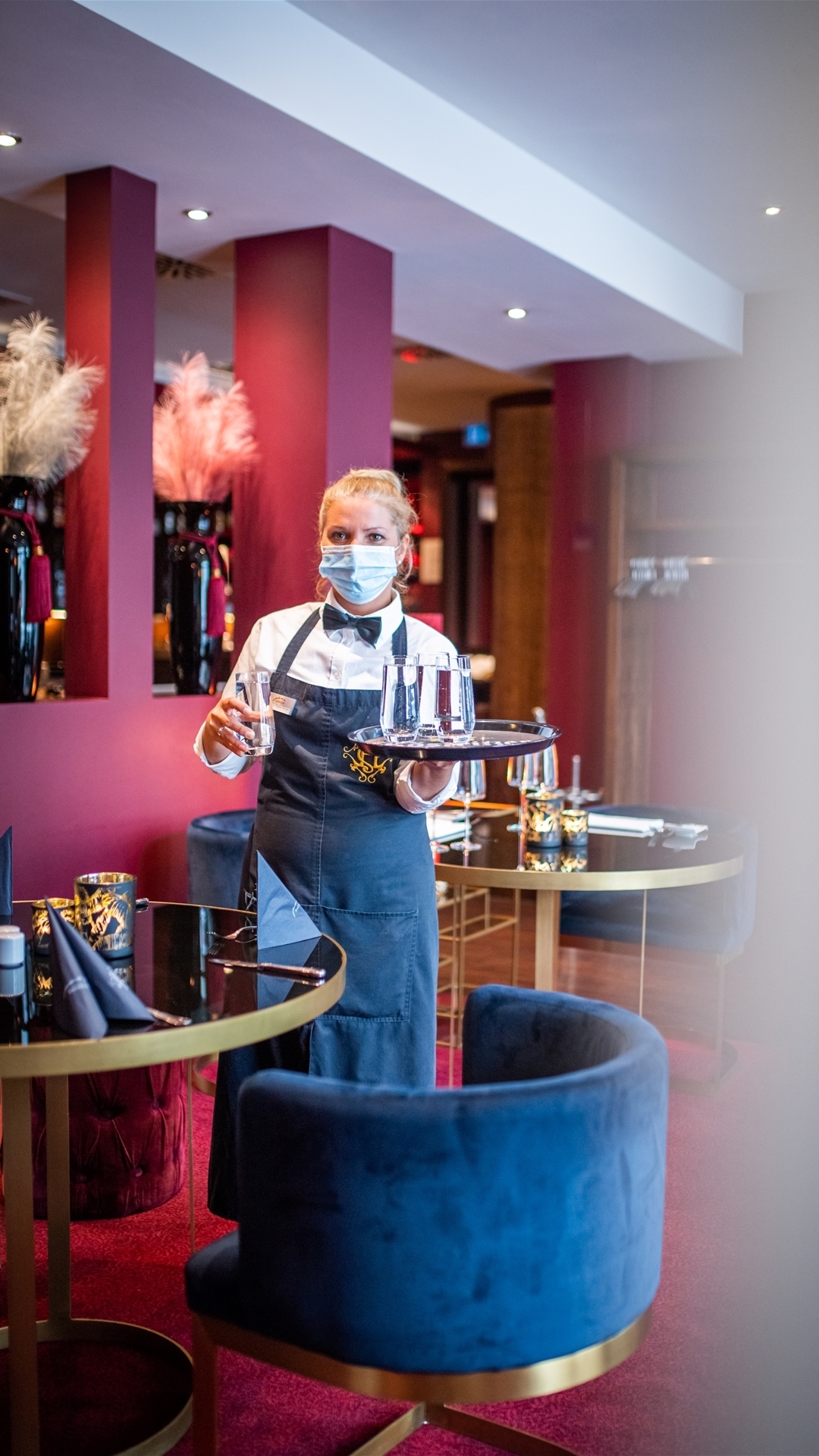 Hotel- und Gastrobranche sucht verzweifelt Personal Dulce Da Rocha Nunes arbeitet als Servicekraft im Restaurant Weinrot im Hotel Haverkamp. Im Hotel- und Gaststättenbereich fehlt – wie in anderen Branchen auch – Fachkräftenachwuchs.