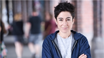 Dunja Hayali im Interview: Sie engagiert sich gegen Rassismus und erhielt 2018 das Bundesverdienstkreuz. Jetzt startet eine neue Staffel ihres Talkmagazins.