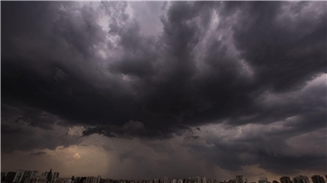 Dunkle Wolken über der brasilianischen  Metropole São Paulo. (Symbolbild)