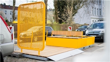 Durch das "Reset"-Programm für mehr Stadtgrün wurde dieses Parklet temporär auf der Heinrichstraße aufgestellt. Inzwischen ist es an einen anderen Standort in der Stadt verlegt worden. 