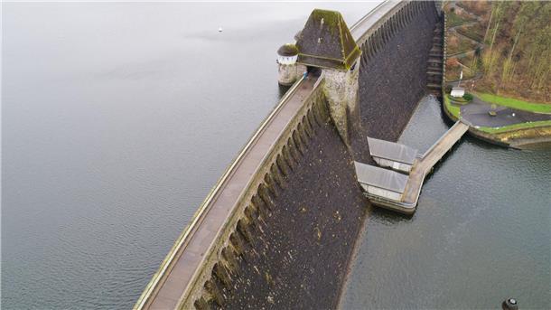 Sedimente lassen Speicherkapazität von Staudämmen sinken Durch den Eintrag von Sedimenten drohen große Staudämme bis 2050 rund ein Viertel ihrer Speicherkapazität zu verlieren.