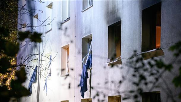 Durch die Explosion gingen auch etliche Fenster zu Bruch.