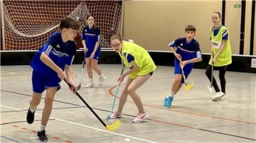 Dynamisch ging es auch zu, als die Spielerinnen und Spieler des Gymnasiums (gelb) gegen Wittmund antraten.