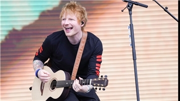 Show der Superlative: Ed Sheeran in Hamburg Ed Sheeran tritt während des BBC Radio 1's Big Weekend im War Memorial Park in Coventry auf der Hauptbühne auf.
