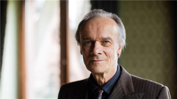 Neurotiker, Feingeist und Komiker: Edgar Selge wird 75 Edgar Selge, Schauspieler, ist in Herford in Ostwestfalen aufgewachsen.