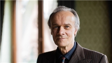 Edgar Selge, Schauspieler, ist in Herford in Ostwestfalen aufgewachsen.