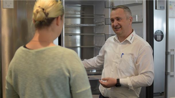 Eine Kundenberatung bei Expert-Bening in Cuxhaven. 