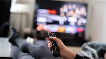 Egal wie sparsam er sein mag: Ein riesiger Fernseher bedeutet am Ende immer einen höheren Stromverbrauch verglichen mit kleineren Geräten.