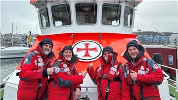 Ehrenamtlicher Botschafter der Seenotretter sind die Band Santiano (l-r): Hans-Timm „Timsen“ Hinrichsen, Björn Both, Peter David „Pete“ Sage und Axel Stosberg.