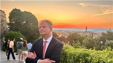 Eike Schmidt ist Kunsthistoriker aus Deutschland und Mitte-Rechts-Kandidat um das Amt des Bürgermeisters in Florenz.