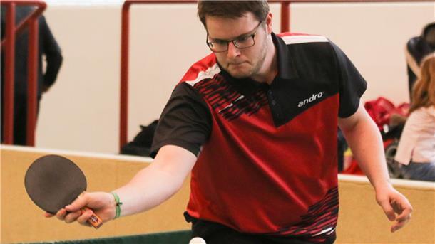 Eike Vedde vom Oldenbroker TV beim Tischtennis