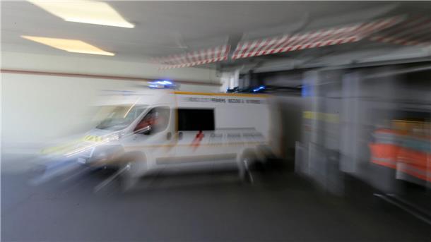 Ein 16 Monate altes Kleinkind ist in Frankreich in einem Auto auf einem Firmenparkplatz gestorben. (Symbolbild)