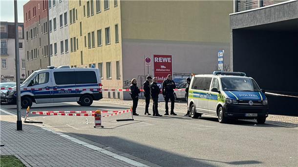 Zwei Tote bei Streit in Magdeburg Ein 18-Jähriger soll bei einer Auseinandersetzung in Magdeburg zwei Menschen tödlich verletzt haben.