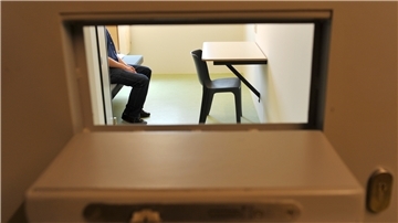 Ein 29 Jahre alter Mann aus Elsfleth muss für sechs Jahre ins Gefängnis. Er hatte eine 20-Jährige 14 Stunden lang eingesperrt und vergewaltigt.
