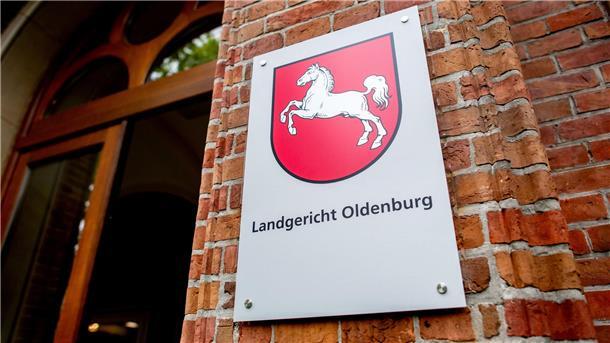 Schild an einer Mauer