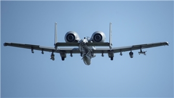 Ein A-10 Thunderbolt II-Kampfjet startet am Fliegerhorst Schleswig/Jagel.