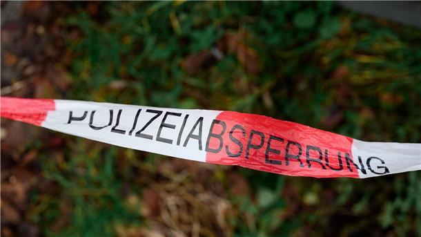 Toter Schwimmer aus See im Landkreis Göttingen geborgen Ein Absperrband der Polizei.