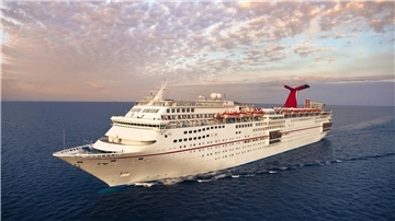 Ein Abwrack-Kandidat? Die „Carnival Ecstasy“ stach zu ihrer letzten Kreuzfahrt in See.