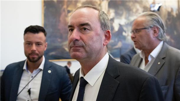 Söder und Aiwanger schweigen zu Flugblatt-Affäre Ein Antrag von Grünen und SPD auf Entlassung von Hubert Aiwanger wurde abgelehnt.