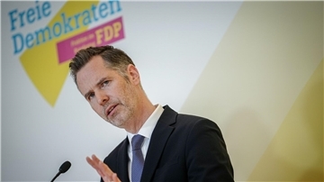 „Ein Aussetzen der Schuldenbremse ließe sich nur rechtfertigen, wenn der Staat in einer Notsituation akut überfordert ist 175:  Christian Dürr.