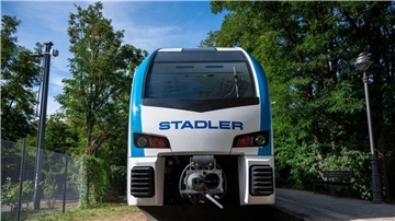 Ein Batterie-Elektrozug des Unternehmens Stadler.