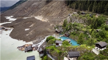 Ein Bergsturz zerstörte Ende Mai große Teile des Dorfes Blatten im Schweizer Kanton Wallis. (Archivbild)