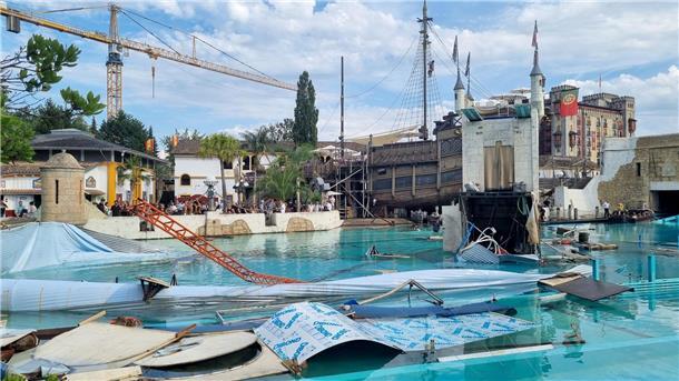 Riss in Wasserbecken - Verletzte bei Unfall in Europa-Park Ein Blick auf das Areal der „High-Diving-Show „Retorno dos Piratas““ und das Becken der Attraktion „Atlantica SuperSplash“ nach dem Unfall.