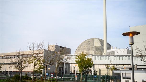 Ein Blick auf das Kernkraftwerk Unterweser. Seit 2018 läuft der Rückbau.