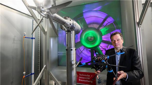 Riesiger Drohnenkäfig erlaubt sichere Testflüge am Flughafen Ein Blick in den im neuen Windkanal der Technischen Universität Braunschweig.