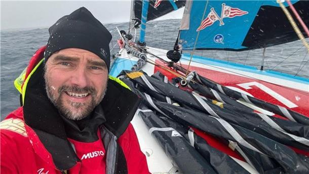 Vendée Globe: Blitz beschädigt Boot von Herrmann Ein Blitz hat für Schäden auf der Jacht von Weltumsegler Boris Herrmann gesorgt.