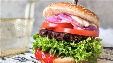 Ein Burger mit Käse sorgt für Ärger.