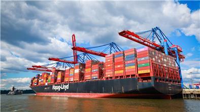 Ein Containerschiff der Reederei Hapag-Lloyd im Hafen Hamburg. Hapag-Lloyd erwartet das drittbeste Ergebnis der Firmengeschichte.