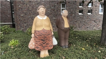 Die Alltagsmenschen vor der Praxis Buchwald in Bremerhaven.