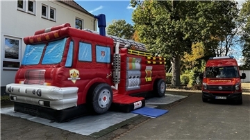 Ein echter Hingucker: die neue Hüpfburg der Stadtfeuerwehr Bremervörde. 