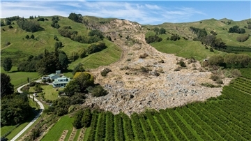 Ein Erdrutsch im neuseeländischen Gisborne, nachdem Zyklon “Gabrielle“ mit orkanartigen Winden und Starkregen den Norden des Land traf.