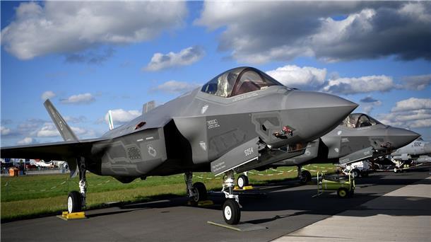 Ein F-35 Tarnkappenjet der Rüstungsschmiede Lockheed Martin bei der Raumfahrtausstellung (ILA) 2018 in Berlin.