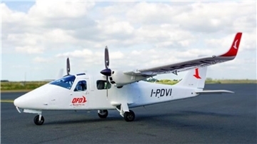 Ein Flugzeug des Typs Tecnams P2006T: Der Ostfriesische Flugdienst (OFD) muss den Flugverkehr nach Helgoland ab Nordholz und Büsum vorübergehend einstellen. Grund ist eine ausstehende Zulassung neuer Maschinen durch das Luftfahrtbundesamt.