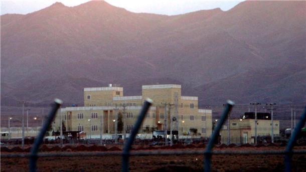 Atomstreit mit dem Iran: Europäer ziehen die Notbremse Ein Foto der iranische Atomanlage Natans aus dem Jahr 2005: Sie soll jüngst durch US-Bomben schwer beschädigt worden sein. (Archivbild)