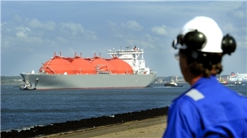 Ein Frachter für flüssiges Erdgas (LNG). Allein in Deutschland sind mehrere Terminals geplant, um LNG importieren zu können.