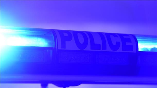 Polizisten in Paris geschlagen? Kanutrainer in Gewahrsam Ein französischer Kanutrainer hat auf die Straße gepinkelt und soll Polizisten geschlagen haben. (Symbolbild)