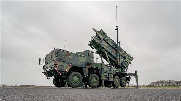 Ein gefechtsbereites Flugabwehrraketensystem vom Typ „Patriot“ des Flugabwehrraketengeschwaders 1 der Bundeswehr.