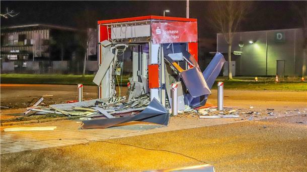 50 gesprengte Geldautomaten: Diebesbande verhaftet Ein gesprengter Geldautomat in Bruchsal.