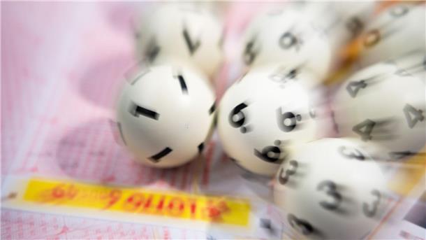 Ein glücklicher Lotto-Gewinner aus dem Landkreis Osnabrück wird Millionär - dank sechs Richtiger. (Symbolbild)