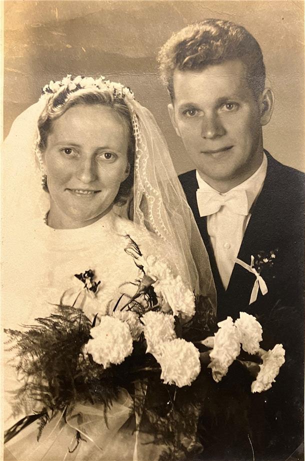 Ehrentanz führt Gesine und Hermann Claussen zusammen - 65 Jahre Eheglück Gesine und Hermann Claussen