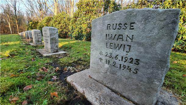Schüler gestalten Gedenkstätte für russische Zwangsarbeiter Ein Großteil der Zwangsarbeiter, die in der Kriegsgräberstätte Spieka-Knill begraben liegen, wurde noch nicht einmal 25 Jahre alt.
