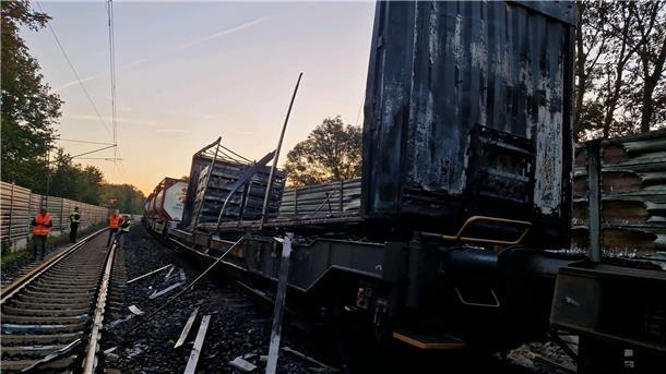 Bahnstrecke Minden-Hannover wird bis Freitag repariert Ein Güterwaggon hatte in der Region Hannover Feuer gefangen.