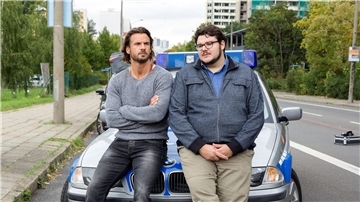 Ein gutes Team: Claudius Zorn (Stephan Luca, l) und Schröder (Axel Ranisch).