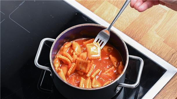 Mehr als nur ein Fertiggericht: 65 Jahre Dosenravioli Ein Hauch von Italien aus der Dose auf den Tisch.