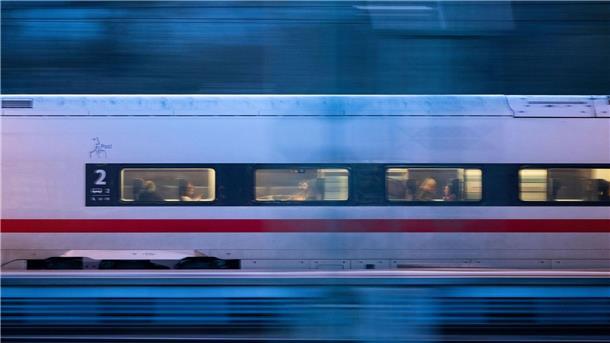 ICE verfährt sich Ein ICE ist auf dem Weg nach Berlin falsch abgebogen.